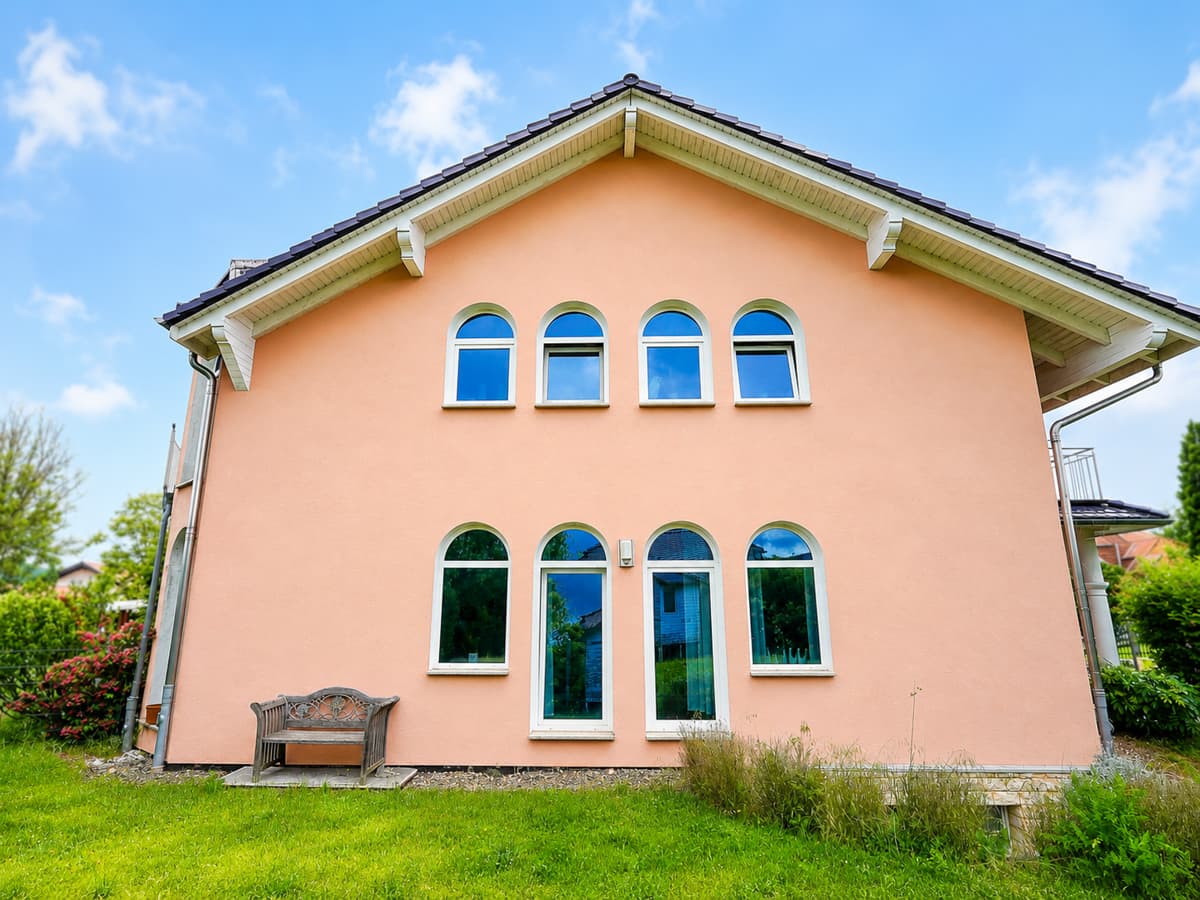 Wohngebäude Seitenansicht links